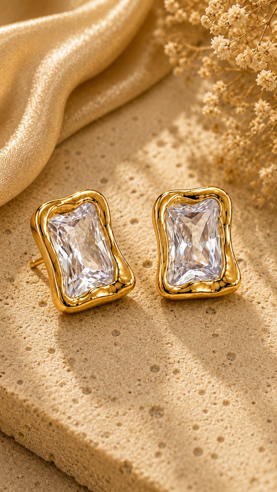 Sculpted Crystal Stud Earring
