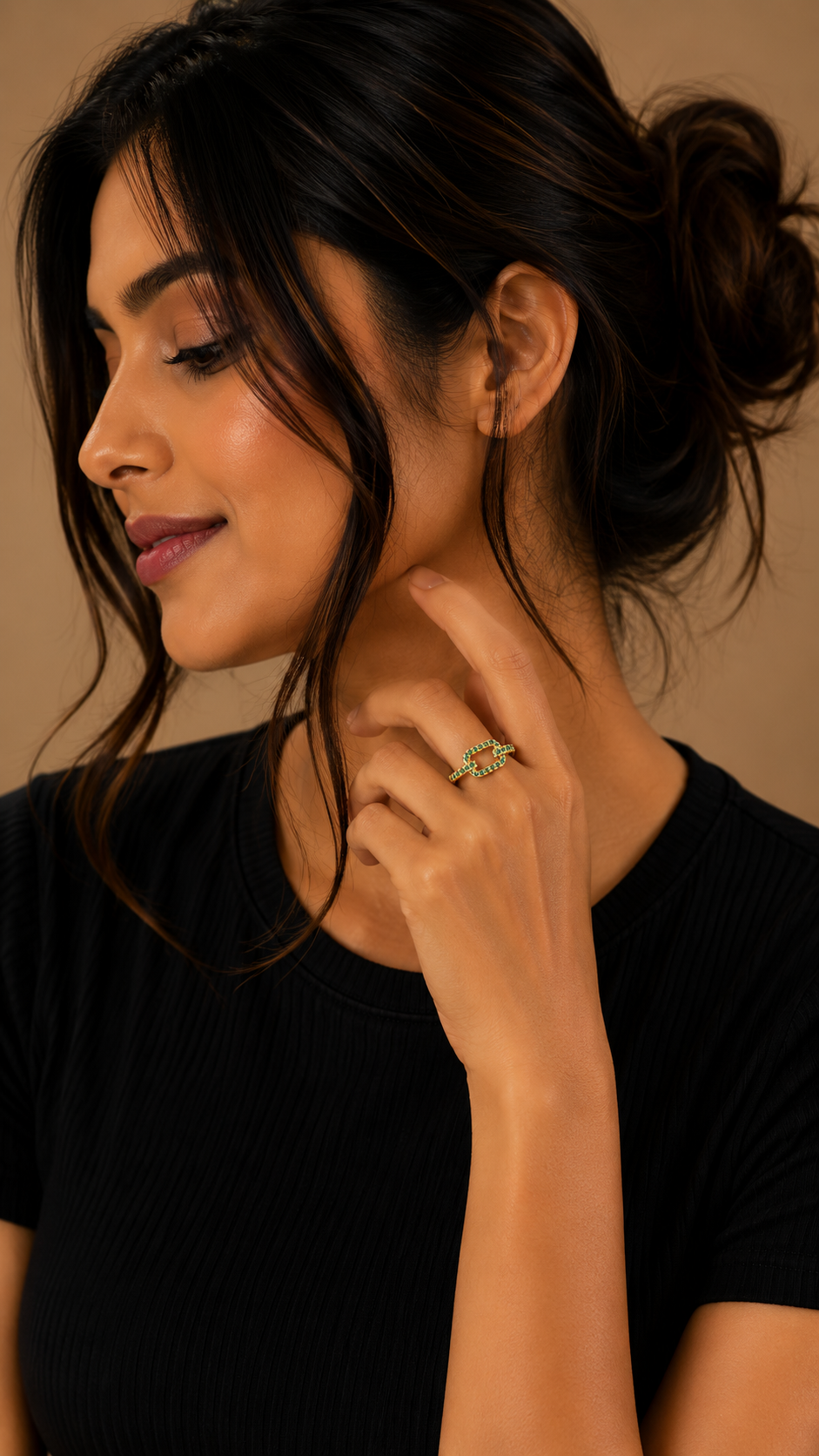 Emerald Link Gold Ring