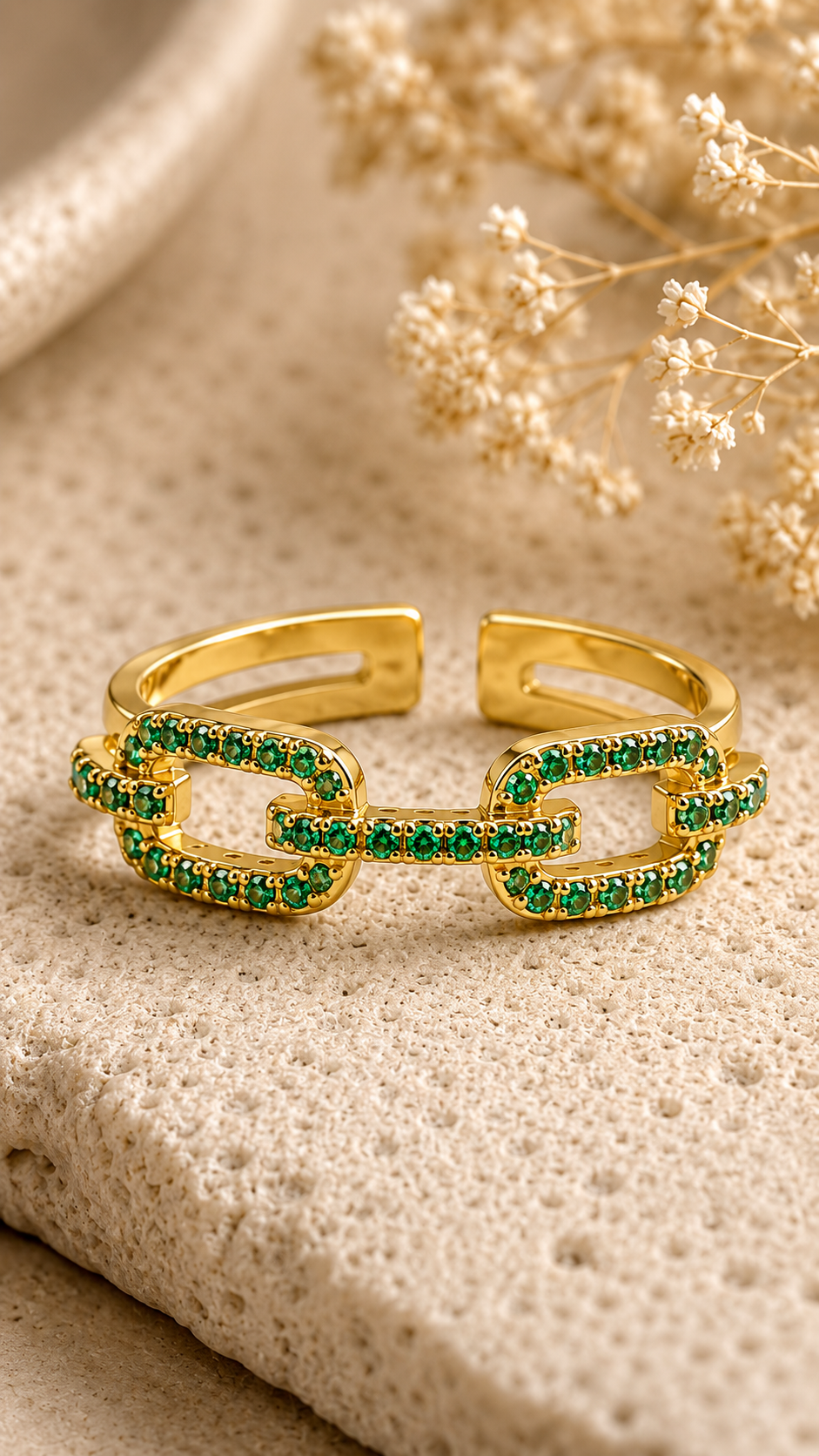 Emerald Link Gold Ring